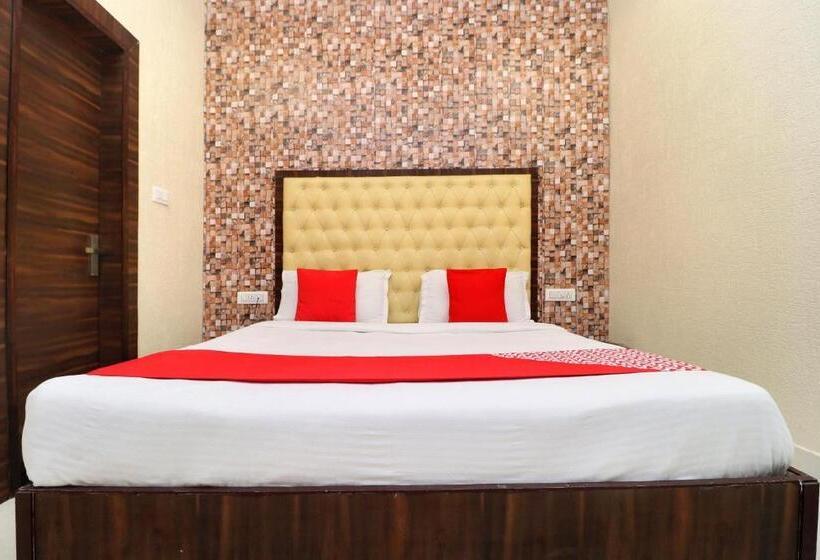 Comfort Kolmen Hengen Huone, O Azaad Lifestyle