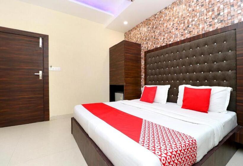Comfort Kolmen Hengen Huone, O Azaad Lifestyle