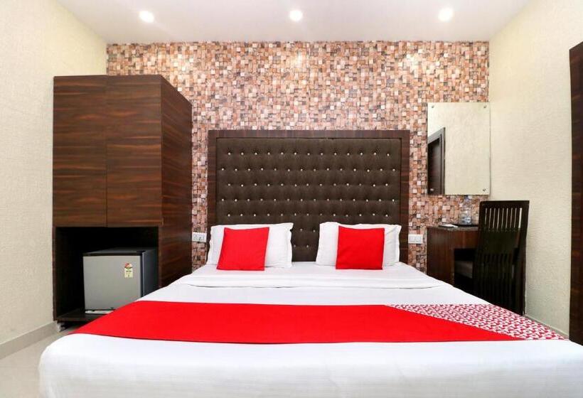 Comfort Kolmen Hengen Huone, O Azaad Lifestyle