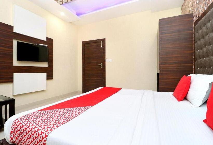 Comfort Kolmen Hengen Huone, O Azaad Lifestyle