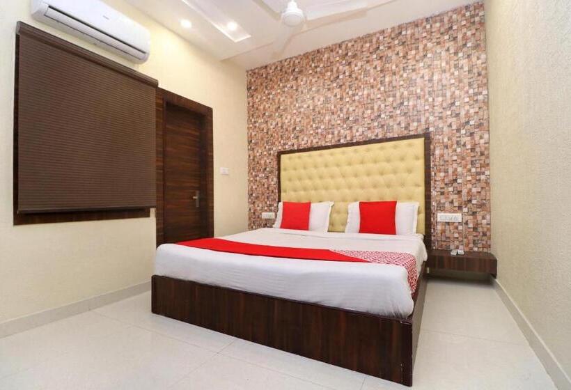 Comfort Kolmen Hengen Huone, O Azaad Lifestyle