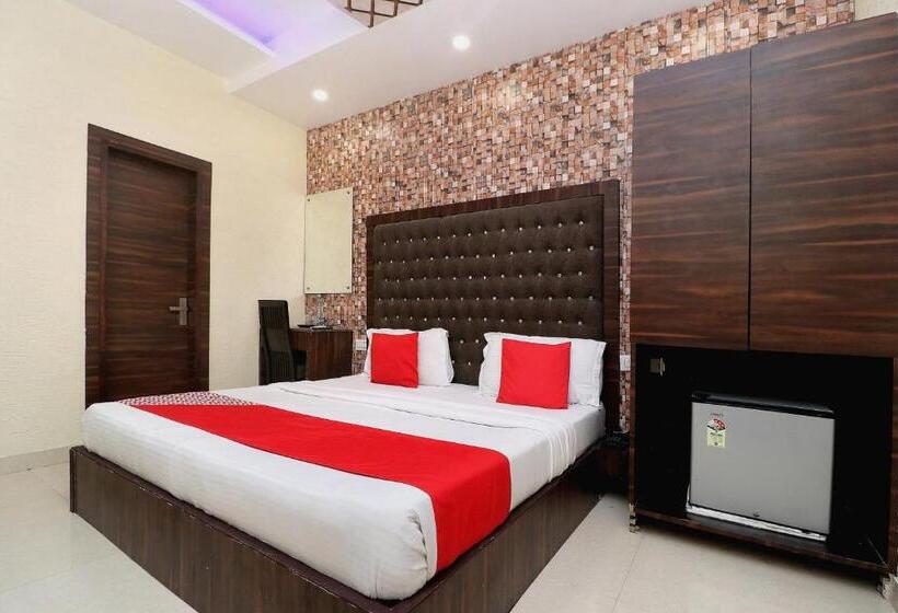 Classic Kolmen Hengen Huone, O Azaad Lifestyle