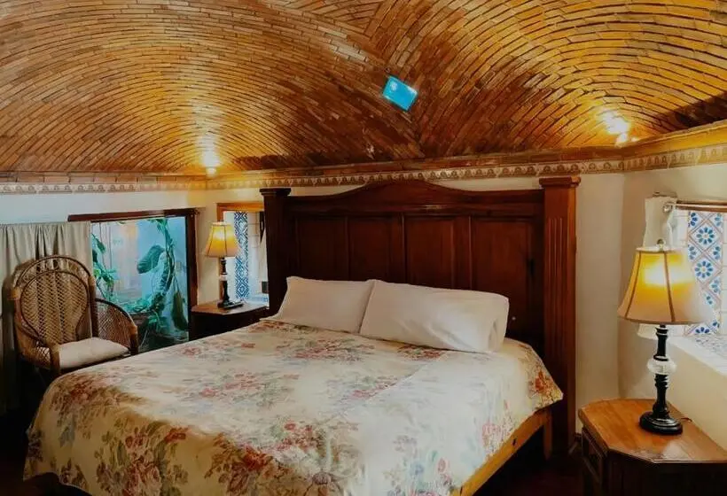 سوئیت با تخت بزرگ, Casa De Pita