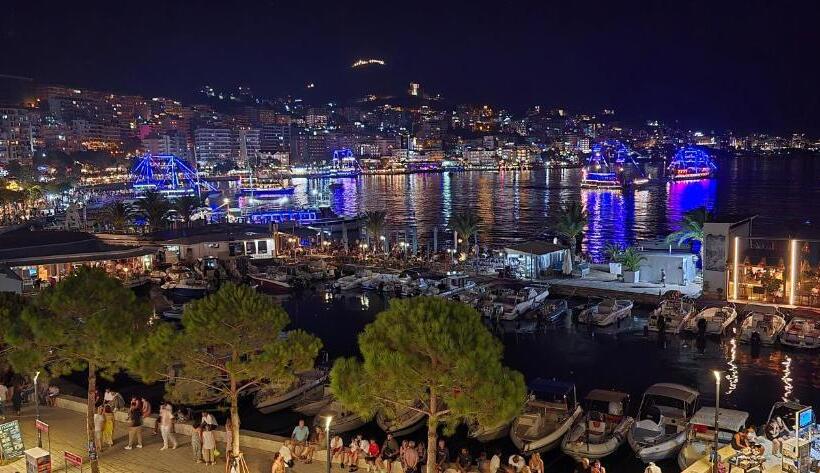 سوئیت پرزیدنت, Lion Gate