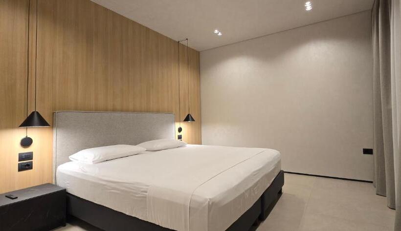 Deluxe Suite Sea View, Lion Gate