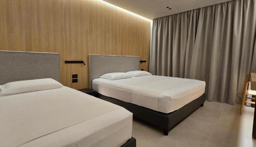 اتاق سه نفره سوپریور با چشم‌انداز دریا, Lion Gate