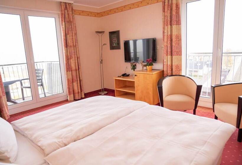 Номер Deluxe, Lowenstein