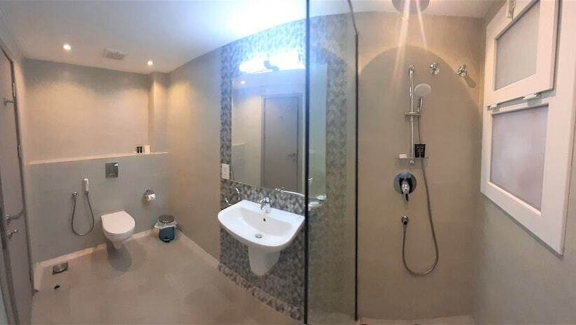 Deluxe Suite Sea View, Naseem