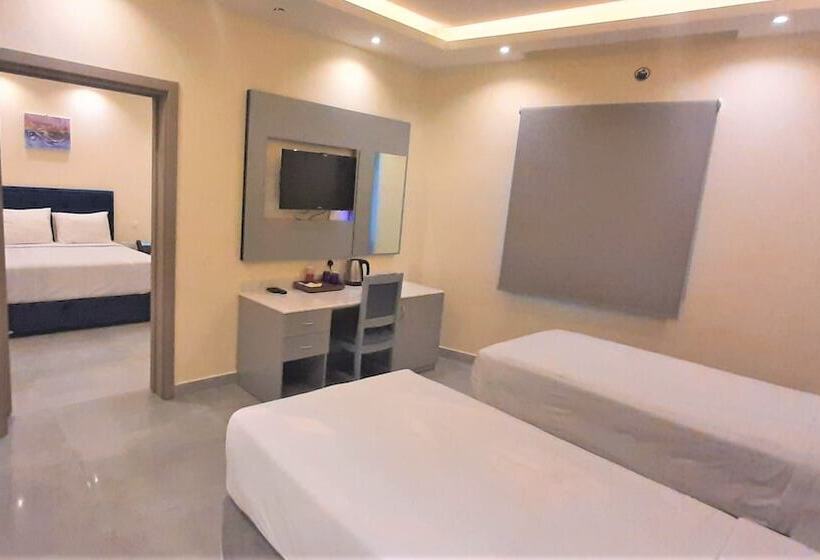 اتاق استاندارد سه نفره, Naseem