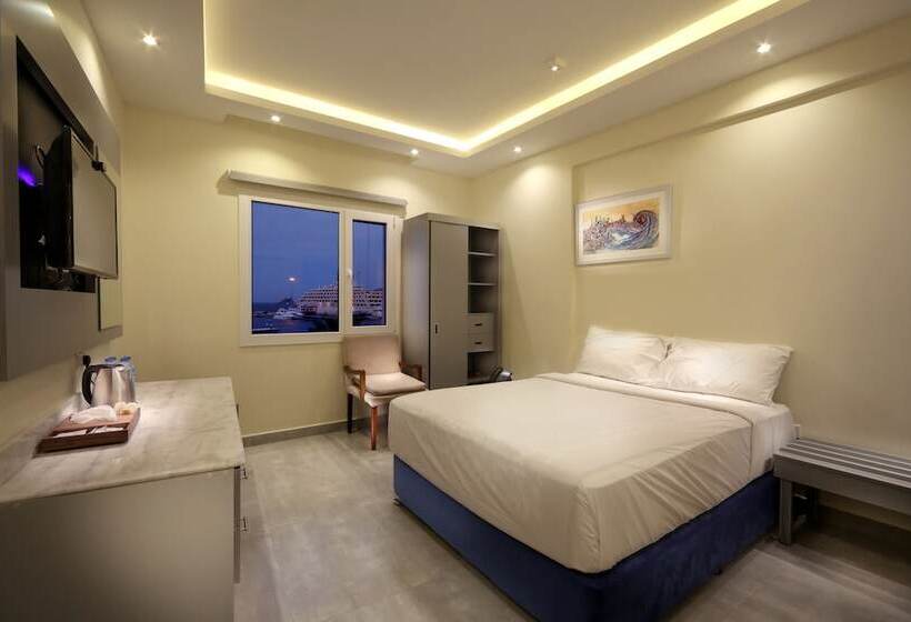 اتاق لوکس با چشمانداز دریا, Naseem