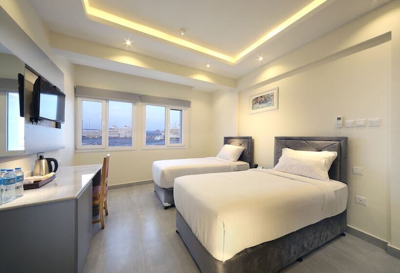 اتاق لوکس با چشمانداز دریا, Naseem