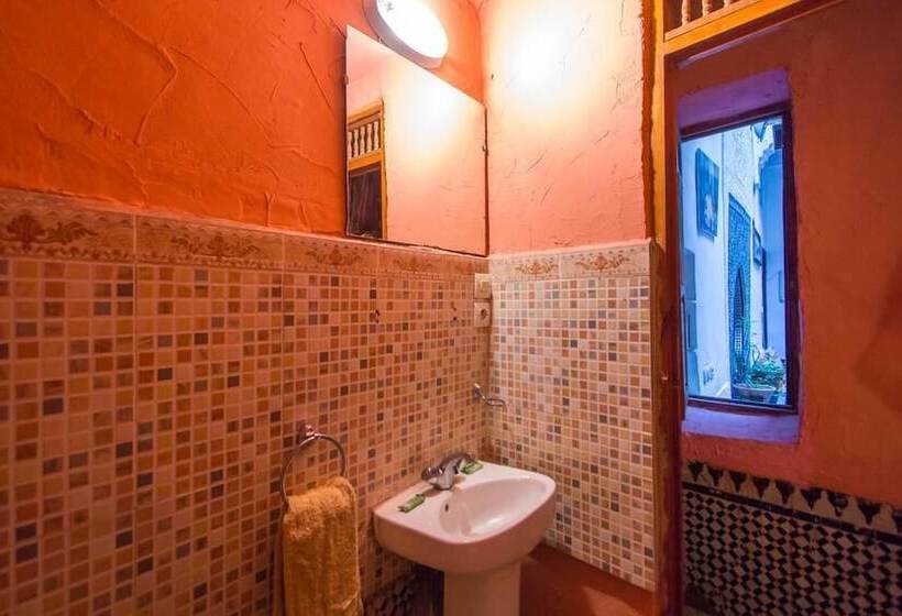 标准三人间, Dar Bouanania