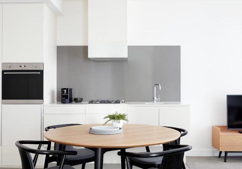 شقة غرفتين, Shadow Play By Peppers