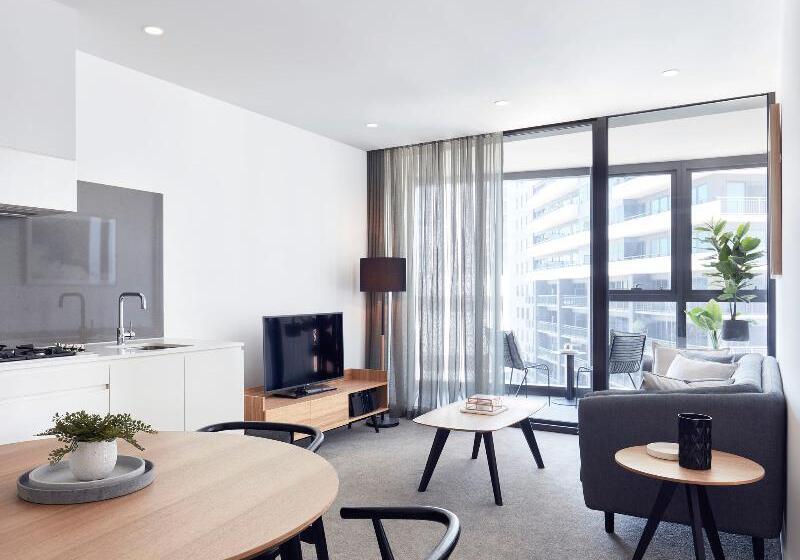 شقة غرفتين, Shadow Play By Peppers