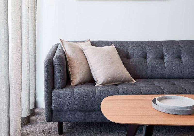 شقة غرفتين, Shadow Play By Peppers