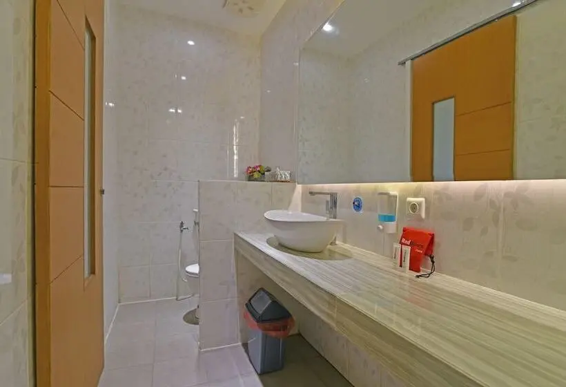 デラックスルーム, Reddoorz Plus @ Mahendradatta Denpasar