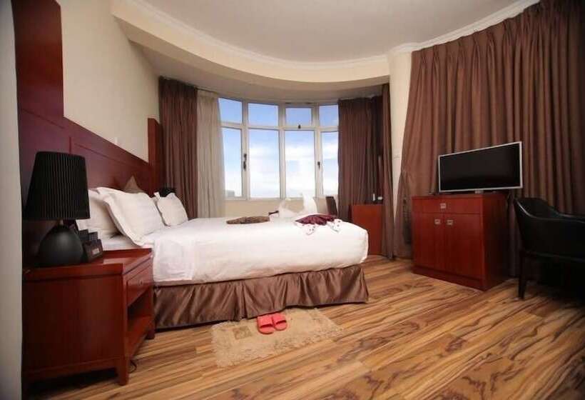Deluxe Room, Miracle