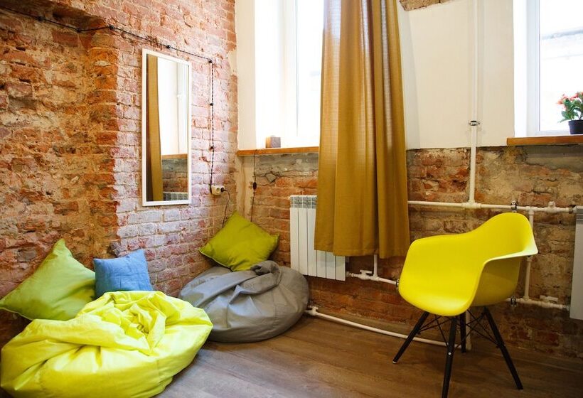 ルームシェアのワンベッド, Proloft Hotel & Hostel