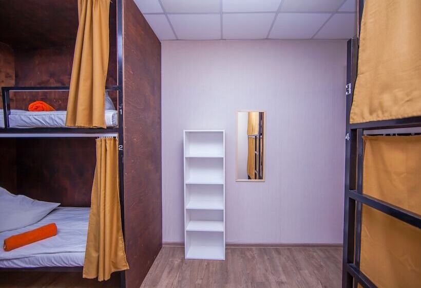 ルームシェアのワンベッド, Proloft Hotel & Hostel