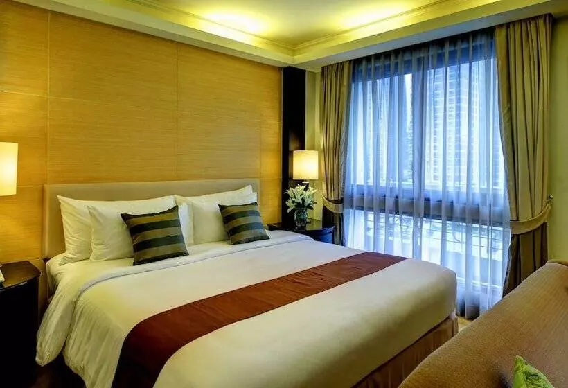 استودیوی سوپریور, Radisson Hotel Chateau De Bangkok