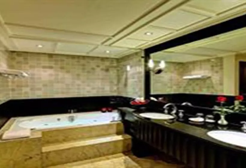 استودیو اجرایی, Radisson Hotel Chateau De Bangkok