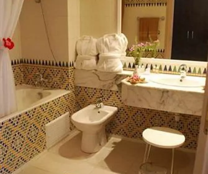 بانگلوی استاندارد, El Mouradi Djerba Menzel