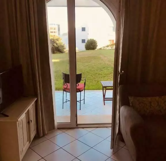 استودیوی استاندارد, Golden Carthage Residences