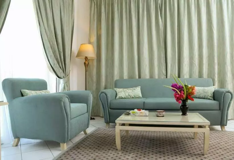 استودیوی استاندارد, Golden Carthage Residences