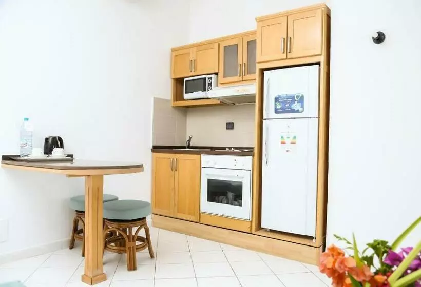 استودیوی استاندارد, Golden Carthage Residences