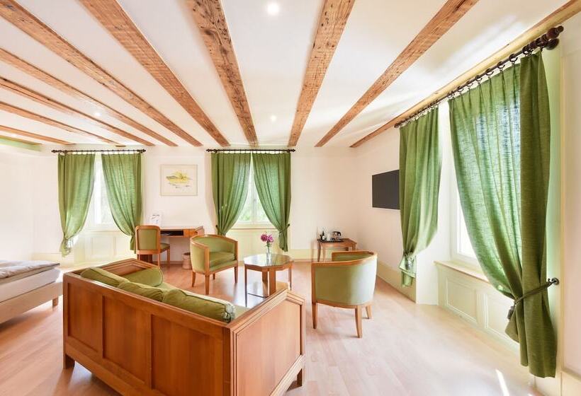 جناح, Hôtel De L Aigle