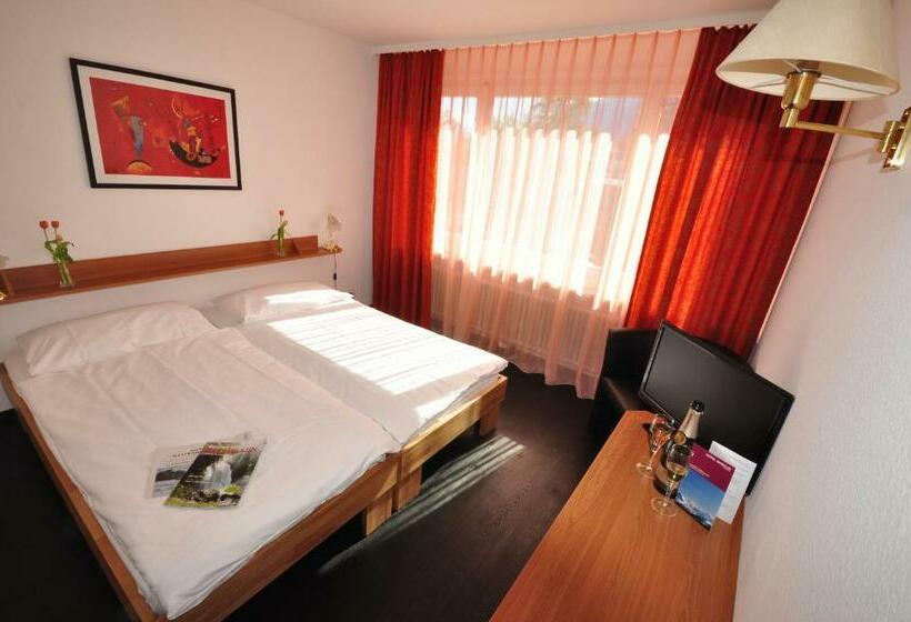 标准间, Merkur West Station