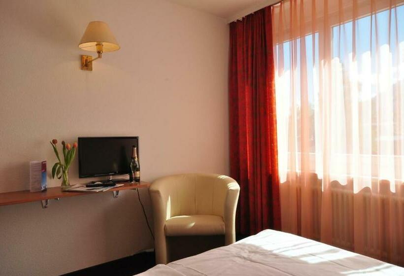 标准间, Merkur West Station