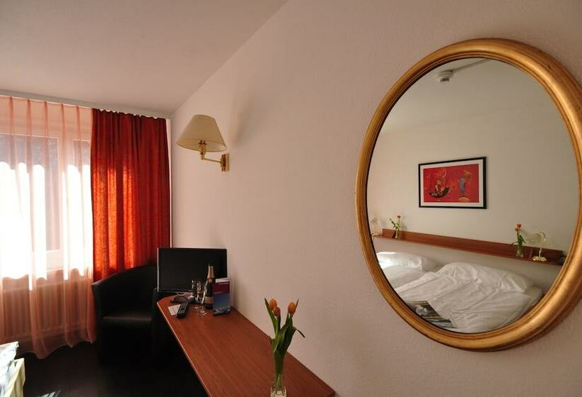 标准间, Merkur West Station