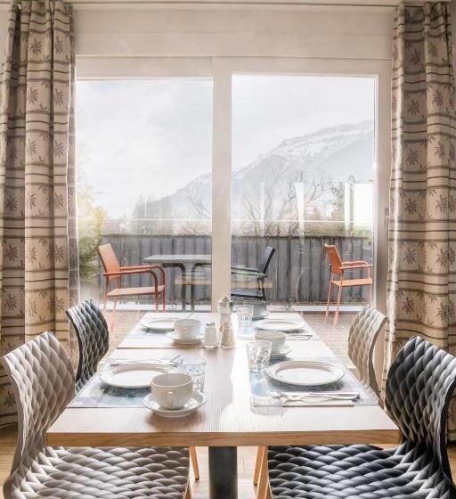 标准间, Merkur West Station