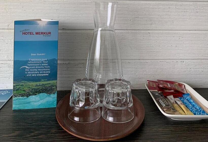 标准间, Merkur West Station