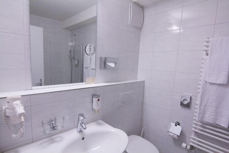 이코노미 룸 공용욕실, Central Hotel Post