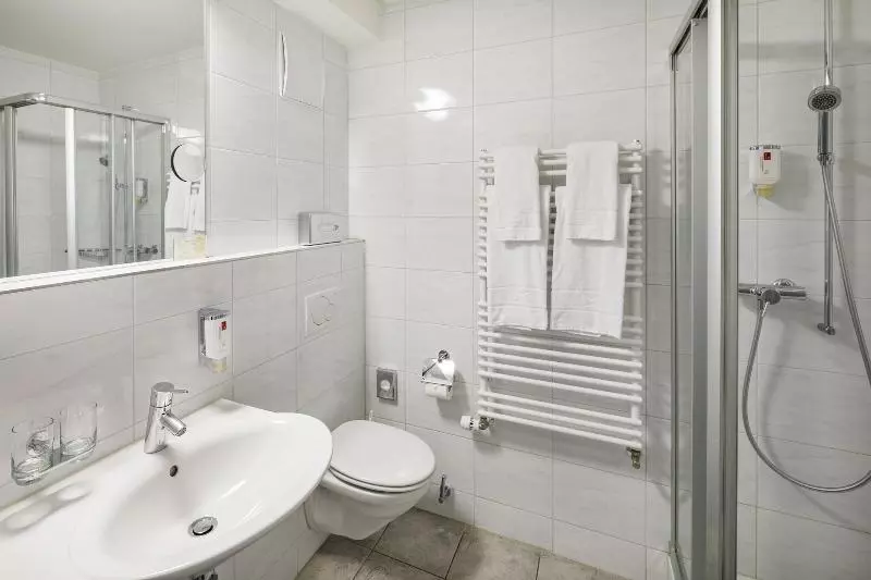 Chambre Triple Supérieure, Central Hotel Post