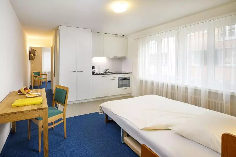 Chambre Triple Supérieure, Central Hotel Post