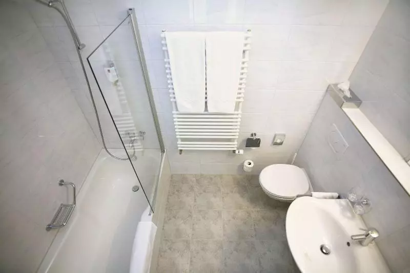Chambre Triple Confort, Central Hotel Post