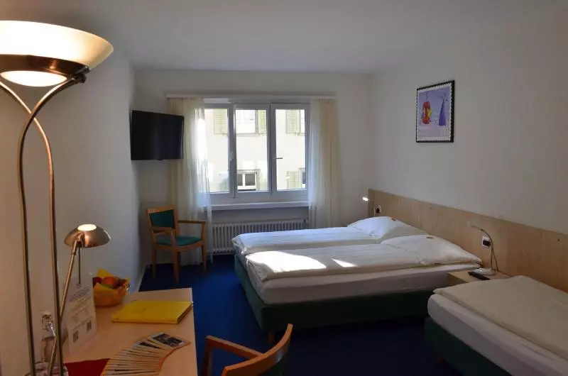 Chambre Triple Confort, Central Hotel Post