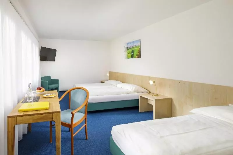 Chambre Triple Confort, Central Hotel Post