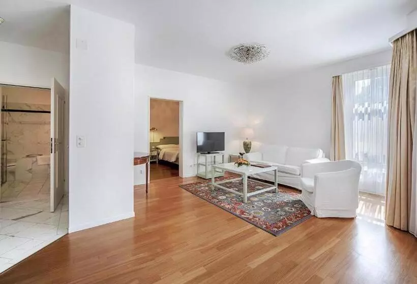 سوئیت پریمیوم, Villa Sassa