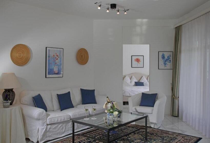 Suite with lake view, Villa Sassa