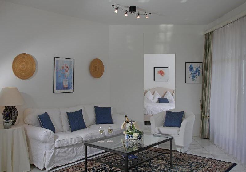 Suite with lake view, Villa Sassa