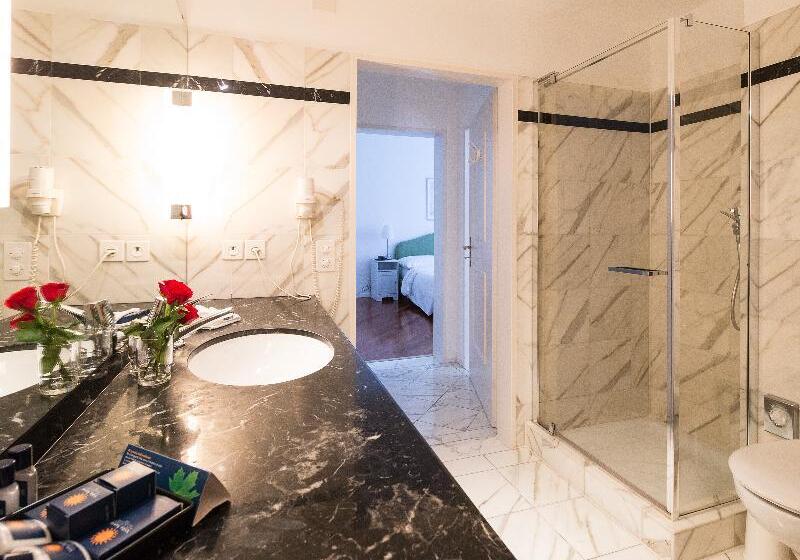 Suite with lake view, Villa Sassa