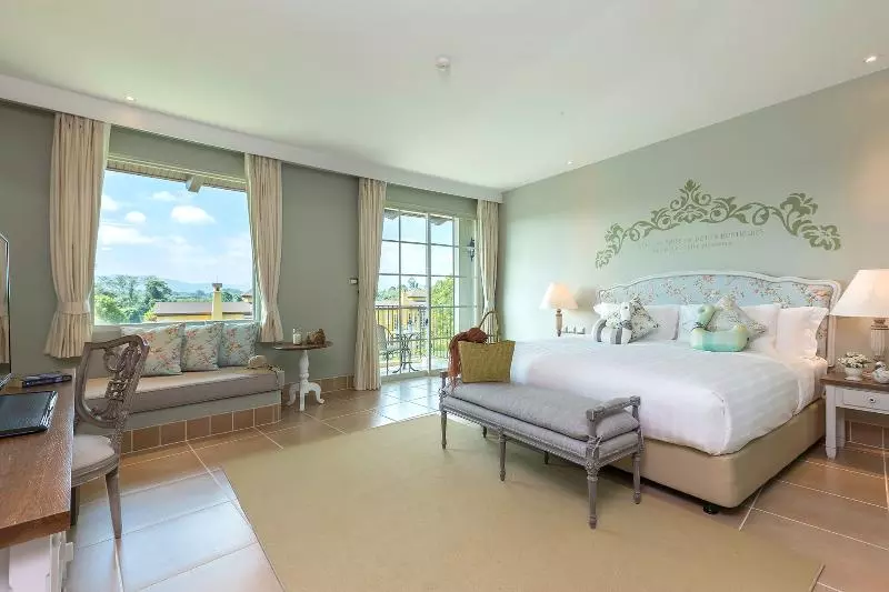 سوئیت پنت هاوس, Villa Sassa