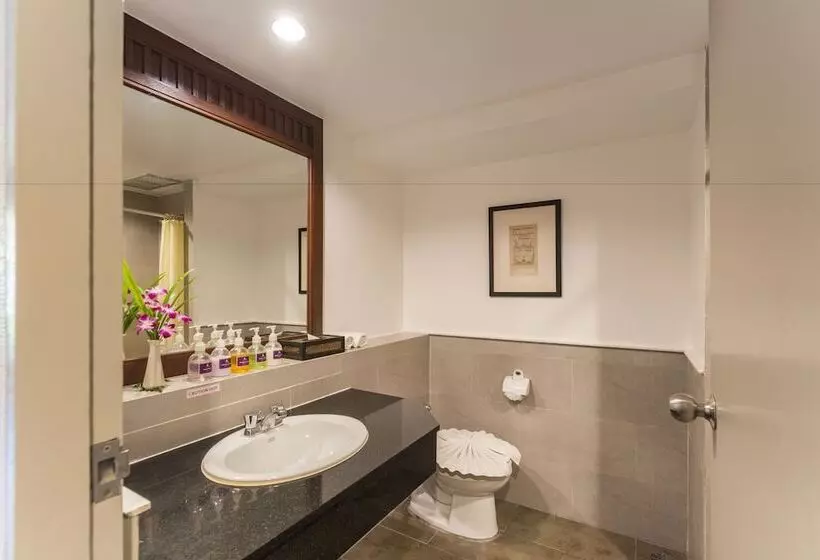اتاق لوکس با چشم‌انداز استخر, Phuket Orchid Resort And Spa