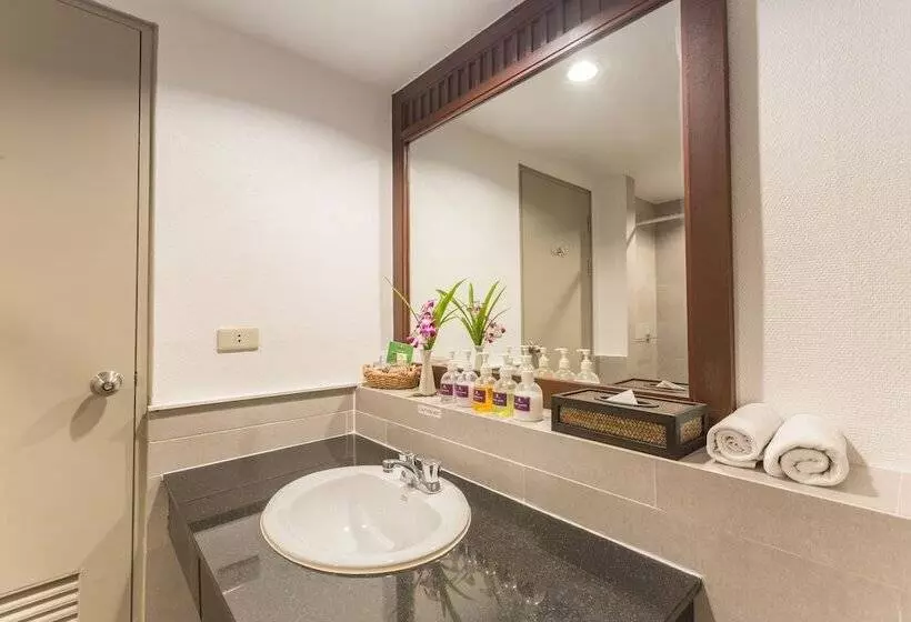 اتاق لوکس با چشم‌انداز استخر, Phuket Orchid Resort And Spa