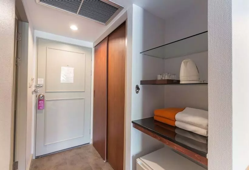 اتاق لوکس با چشم‌انداز استخر, Phuket Orchid Resort And Spa