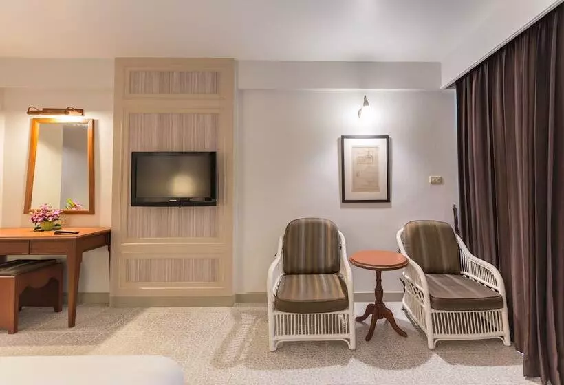 اتاق لوکس با چشم‌انداز استخر, Phuket Orchid Resort And Spa